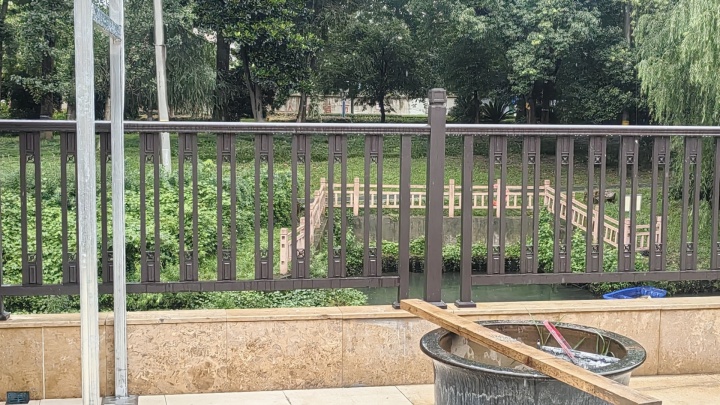 铝艺护栏应用场景图