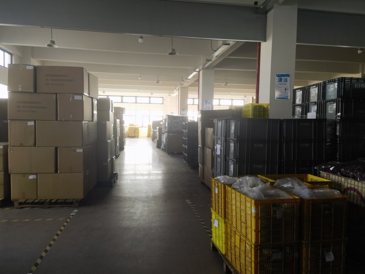 现代化注塑生产车间