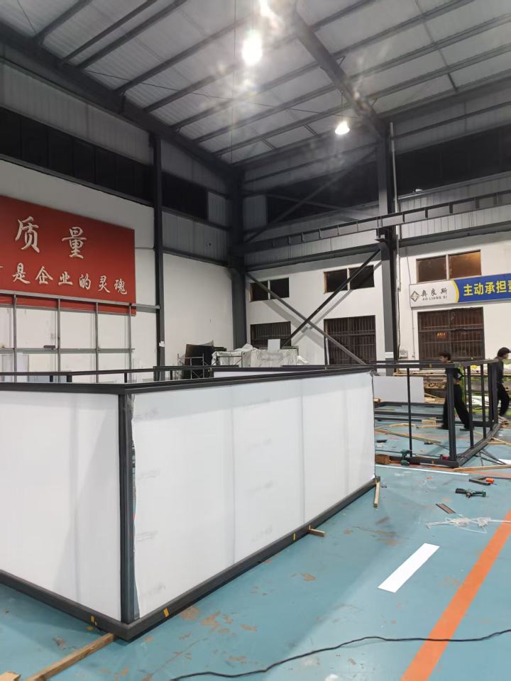 可折叠泳池房营造的舒适生活空间