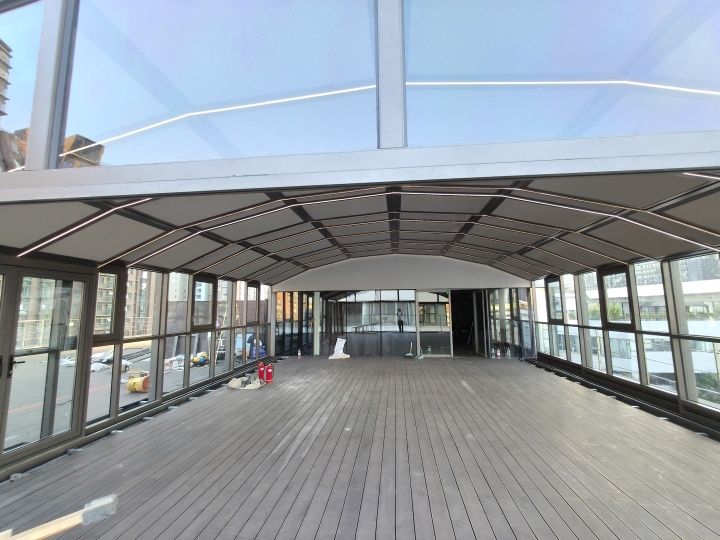 酒店移动阳光房精细安装现场