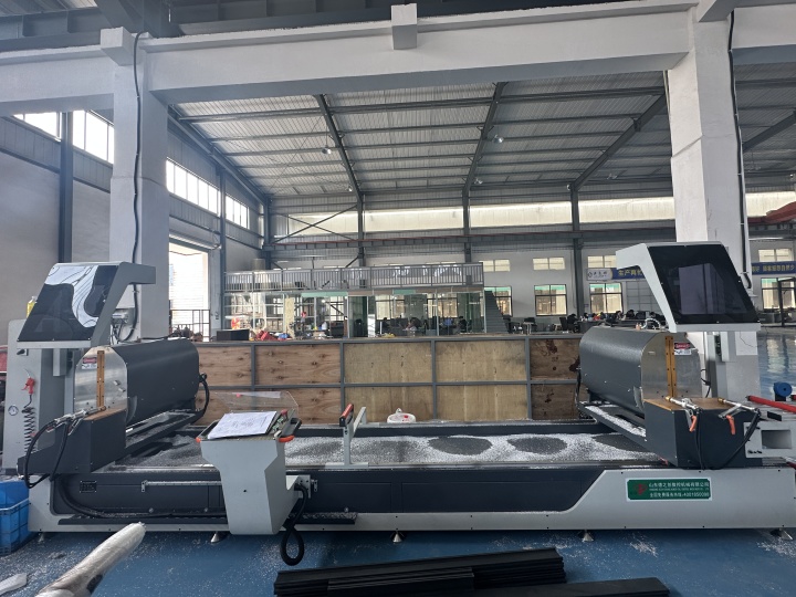 智能开合式别墅移动阳光房内部空间