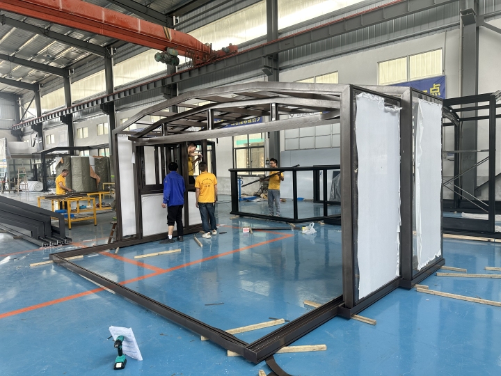 别墅移动阳光房营造的舒适生活空间