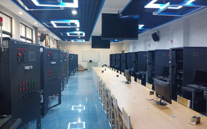 学生参加大数据技能竞赛