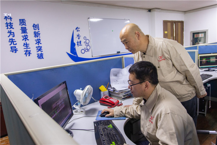 砂轮锯设备现场图