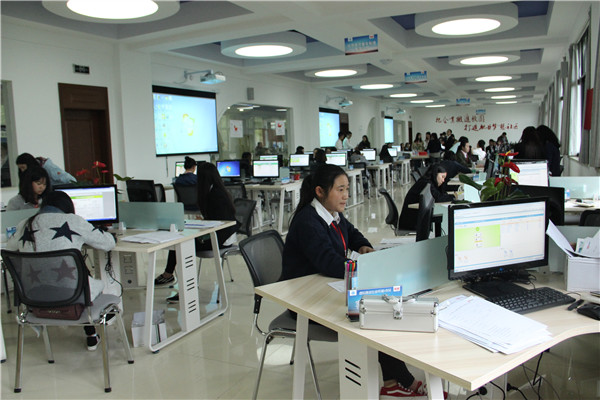 测绘类专业学生进行无人机实操训练