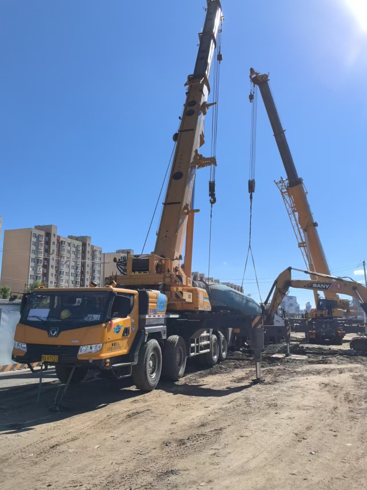 多种吨位吊车展示