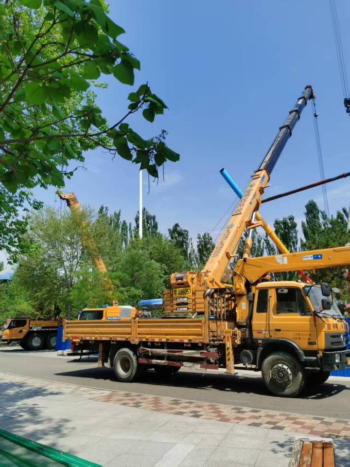 厂房吊装作业场景2