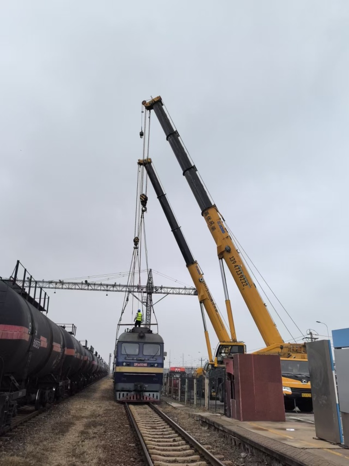 履带吊在复杂场地施工