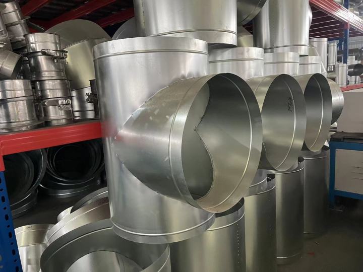 规范化的风管安装现场