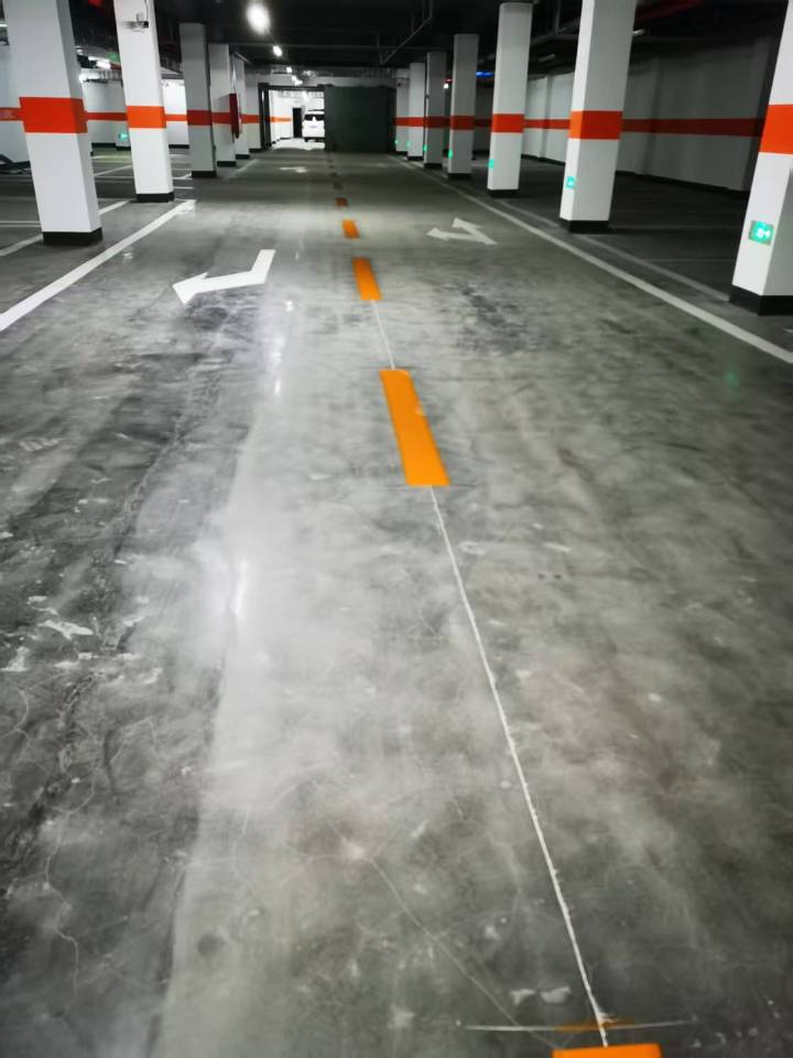 厂区划线施工细节与材料特写