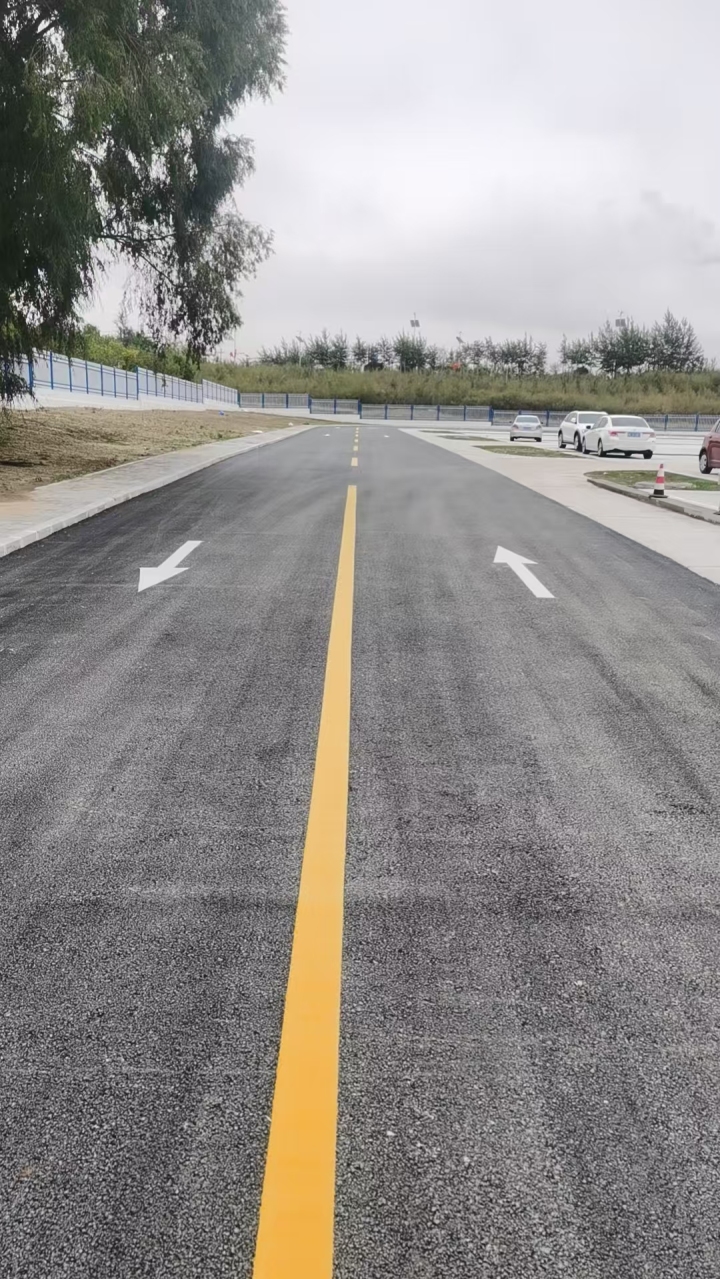 停车场全套设施完工效果