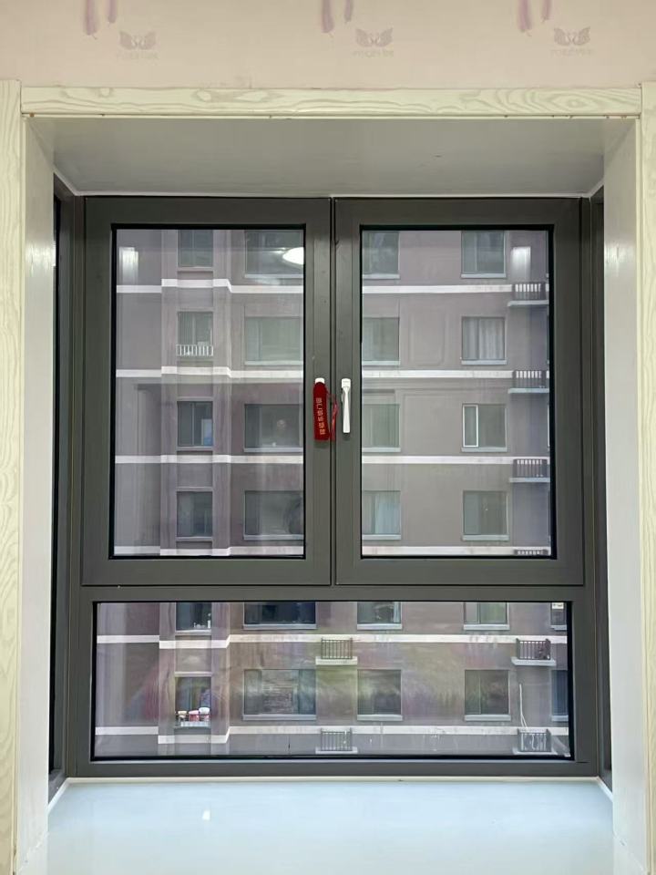 专业维修门窗施工现场