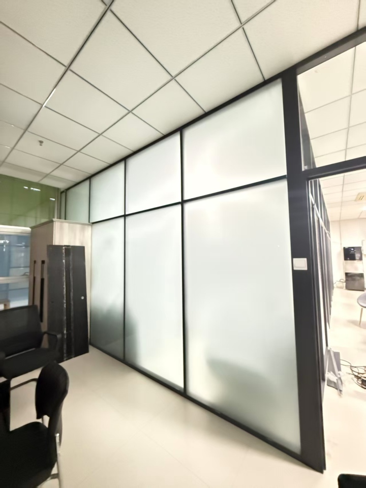 现代化玻璃加工车间