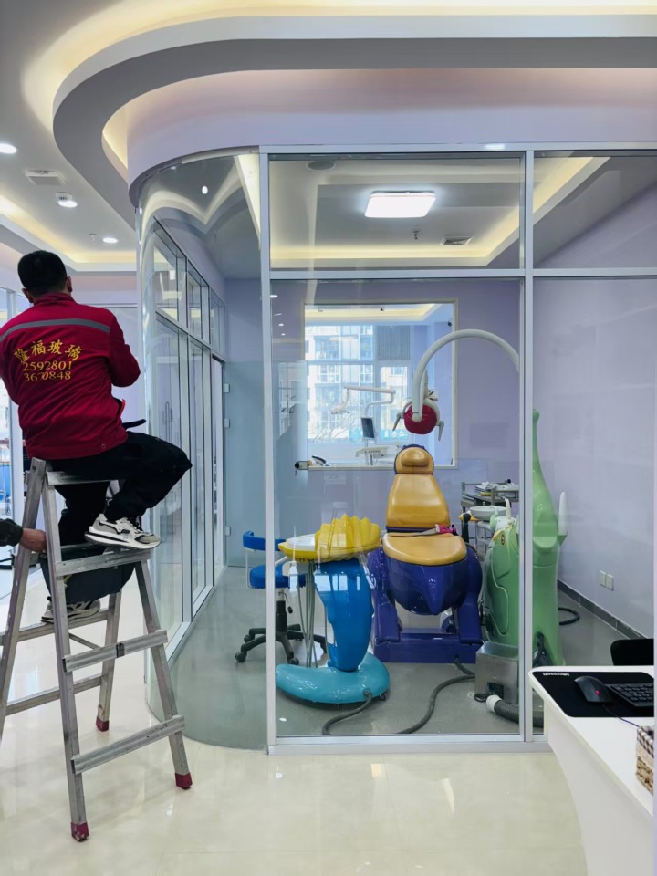 现代化门窗加工生产线