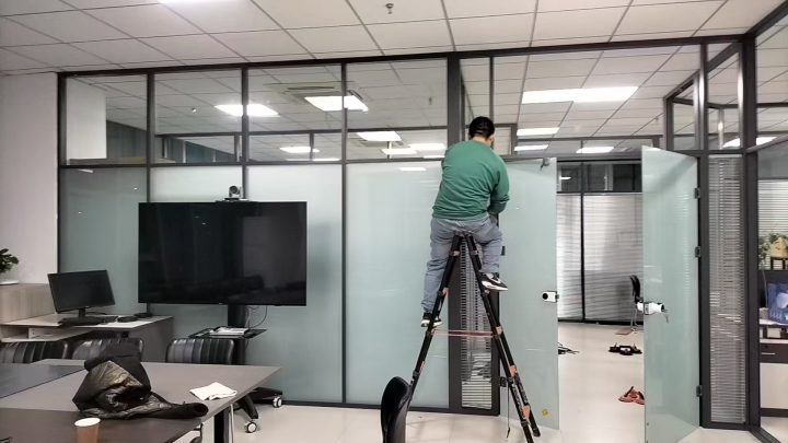 现代化玻璃深加工生产线