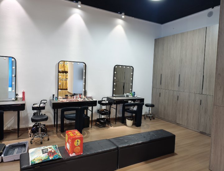 战国袍在园林中的意境呈现