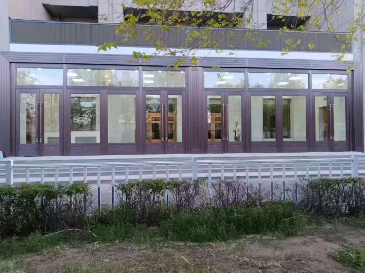 维修门窗施工现场