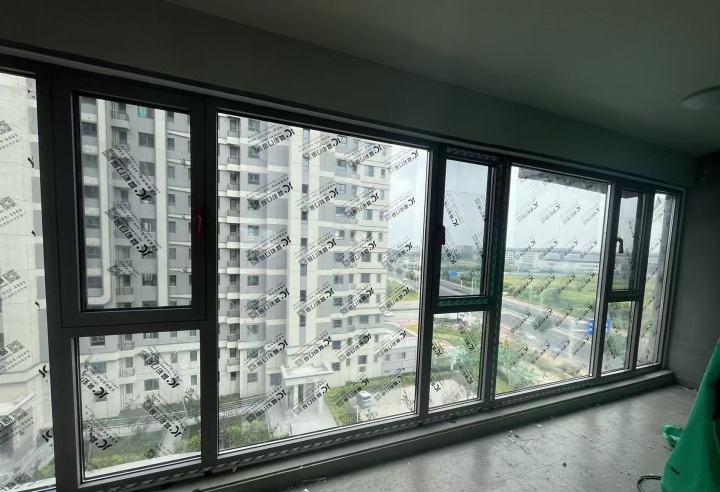 现代化窗户生产线