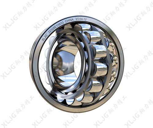 专注于调心滚子轴承等产品的精密制造车间