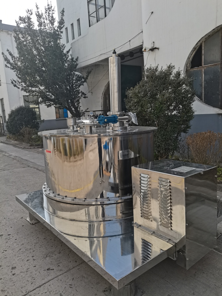 现代化平板刮刀离心机生产车间