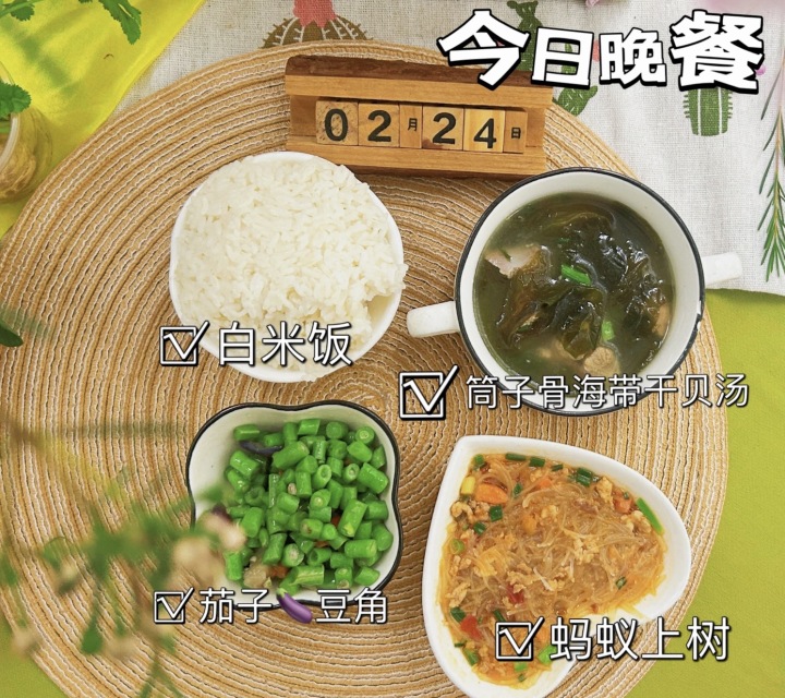 金色童年幼稚园师生互动