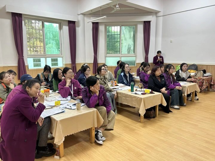 教师团队专业引领，孩子们在游戏中学、学中悟