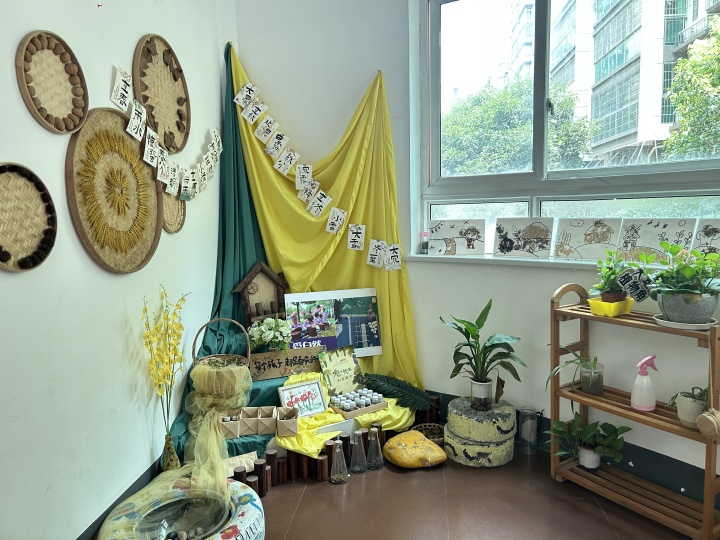 金色童年幼稚园课堂互动瞬间