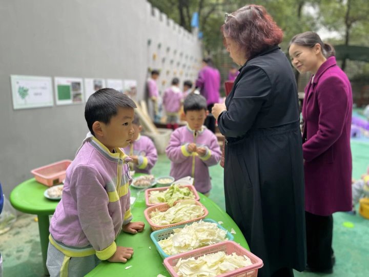 金色童年幼稚园户外活动