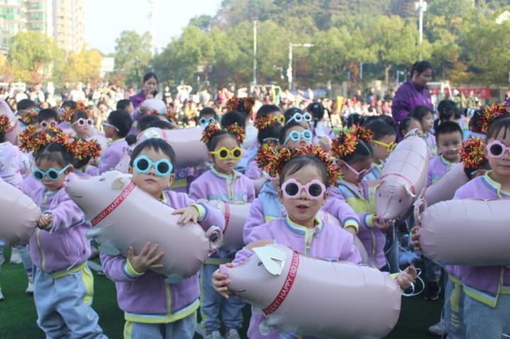 金色童年幼稚园丰富多彩的课程活动