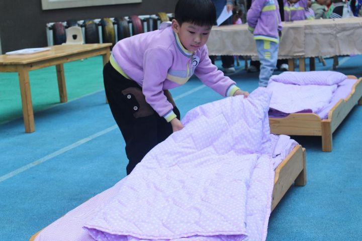 金色童年幼稚园户外探索课
