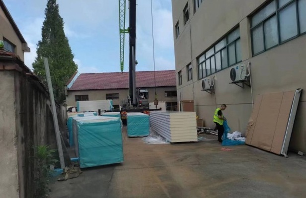 物流冷库内部实景图