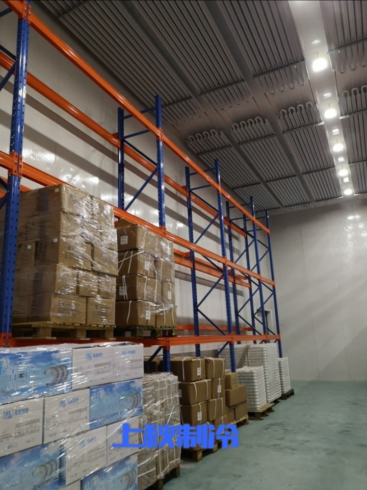 专业团队进行速冻冷库现场施工与调试