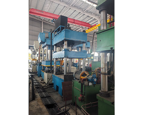 液压机工作原理示意图