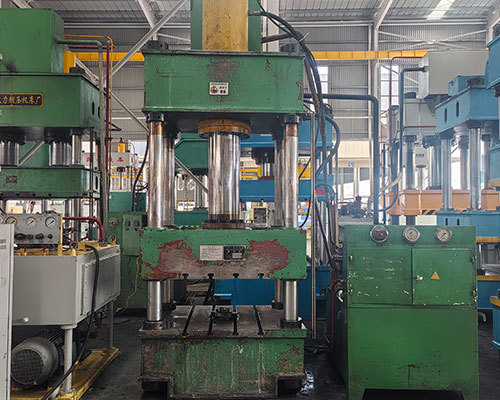 经过严格整备的二手液压机库存实拍