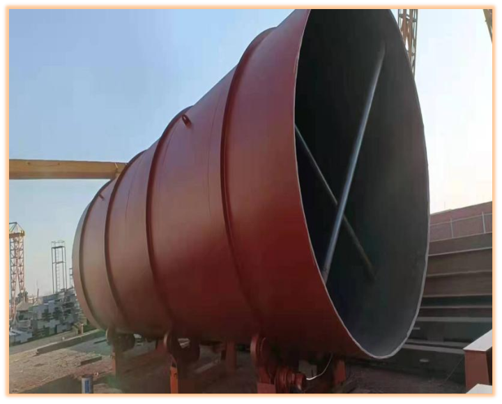 已竣工的现代化钢结构厂房