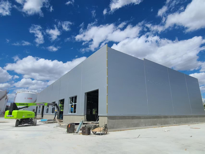 现代化钢结构生产车间