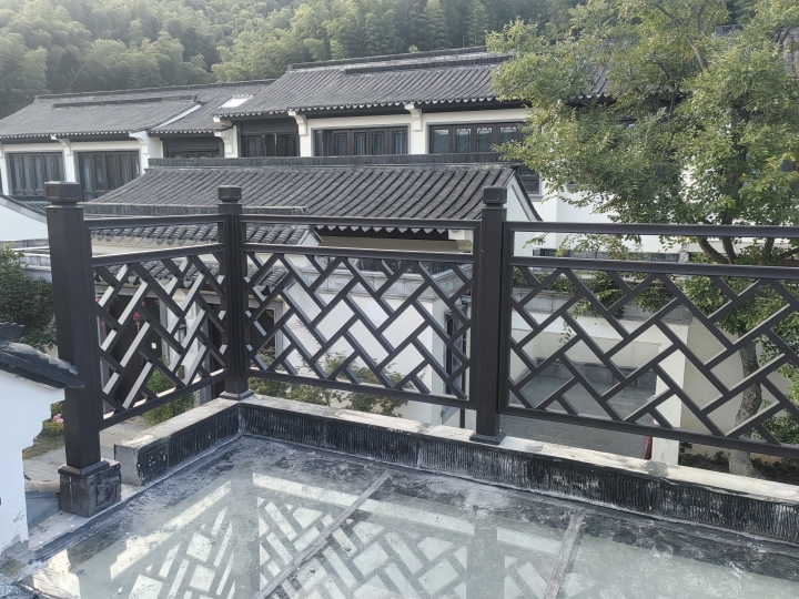 铝艺护栏应用场景示例