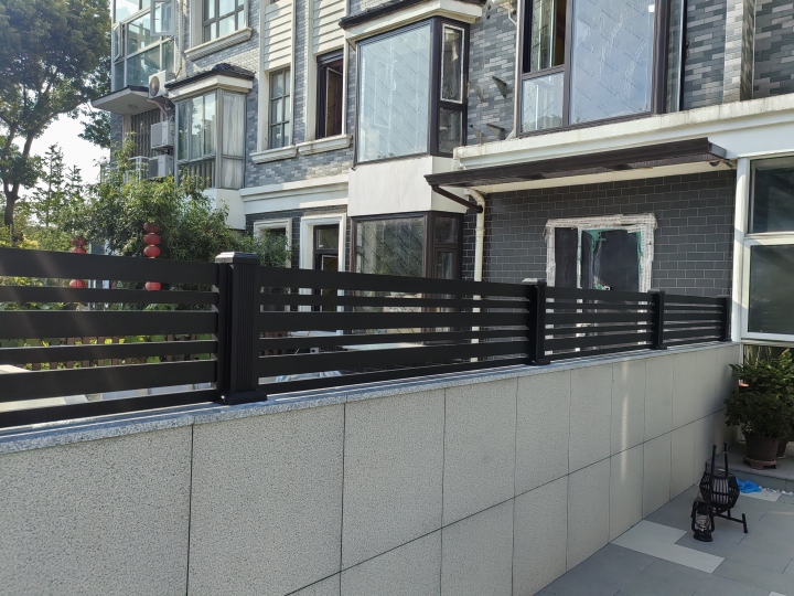 铝艺阳台护栏安装效果