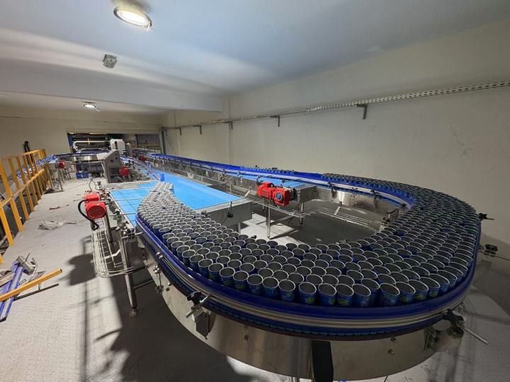 现代化纯水生产线与灌装线联动实景