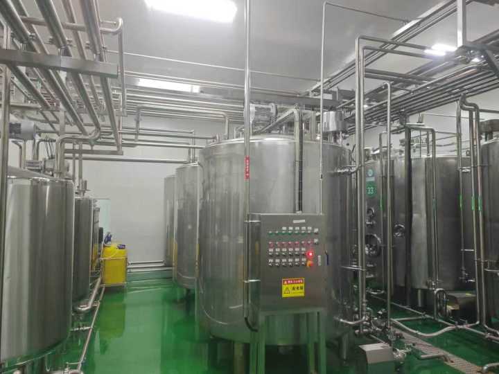 现代化饮料生产线控制中心
