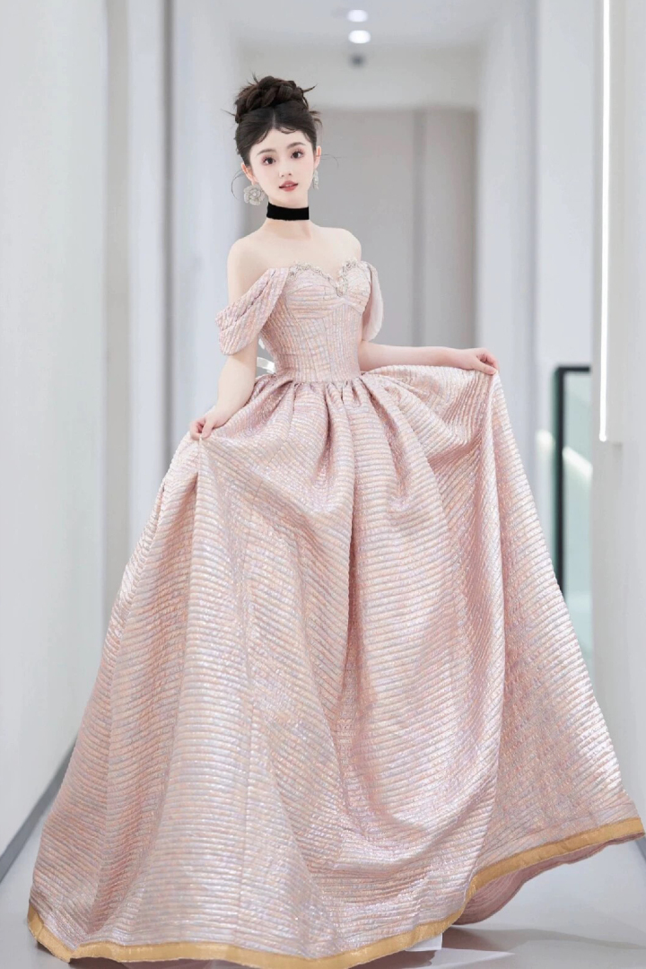 民族风情合唱服装