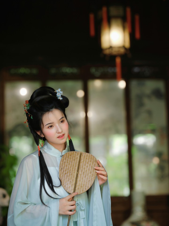 小唐风拍照妆造细节