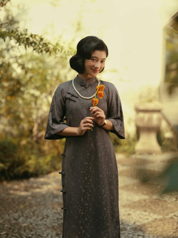 园林中旗袍妆造的拍摄花絮