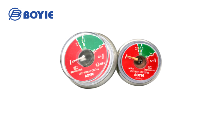 消防压力表安装在消防罐体上进行实时监测