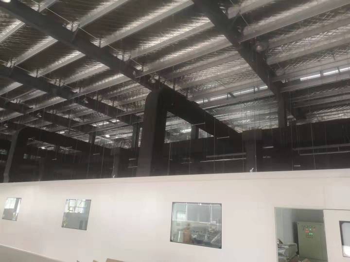 现代化洁净室车间内部