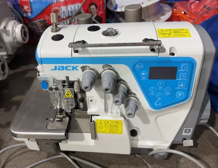 各类缝制设备展示