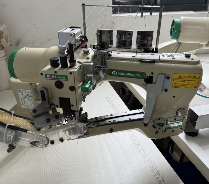 现代化缝纫设备陈列