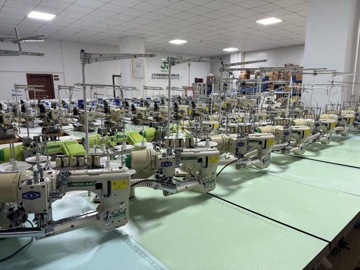 上胶机工作场景示意图