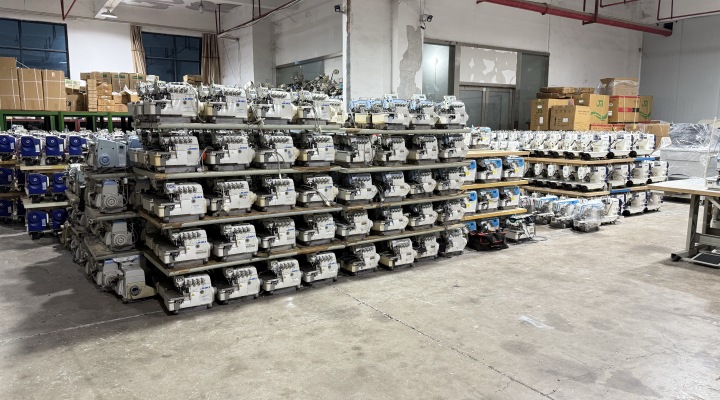 包缝机设备工作特写