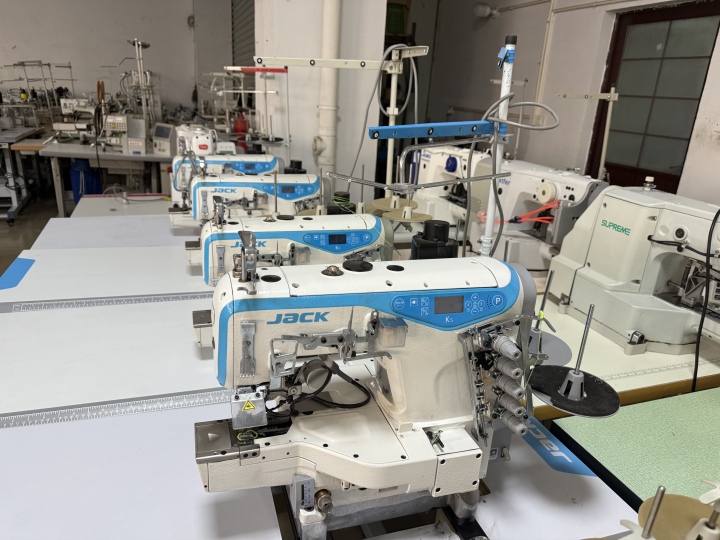 包缝机生产车间实景